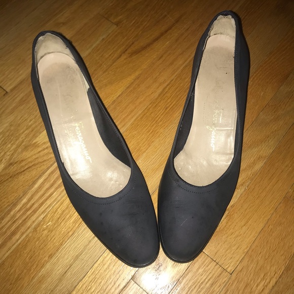 Vintage Salvatore Ferragamo size 7.5 navy blue - Picture 1 of 5